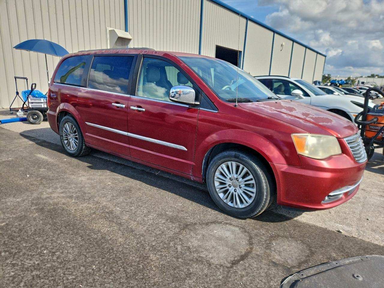 2013 Chrysler Town And C - Image 4