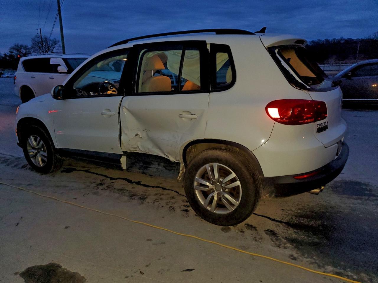 2017 Volkswagen Tiguan S - Фото 2