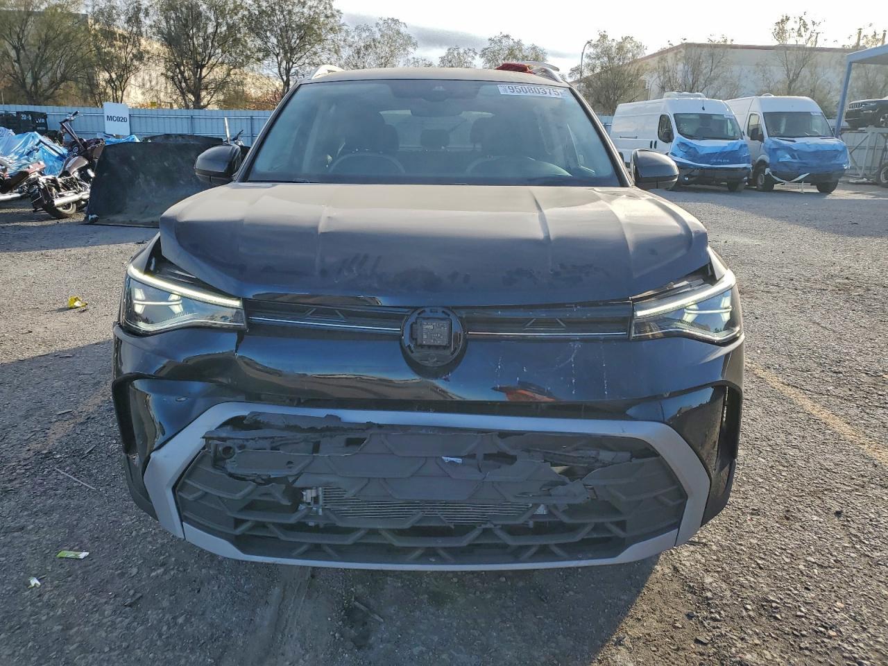 2025 Volkswagen Taos Se - Image 5