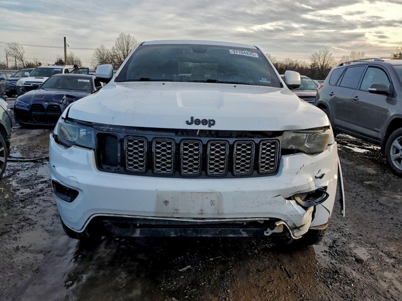 2017 Jeep Grand Cherokee Laredo - Image 5