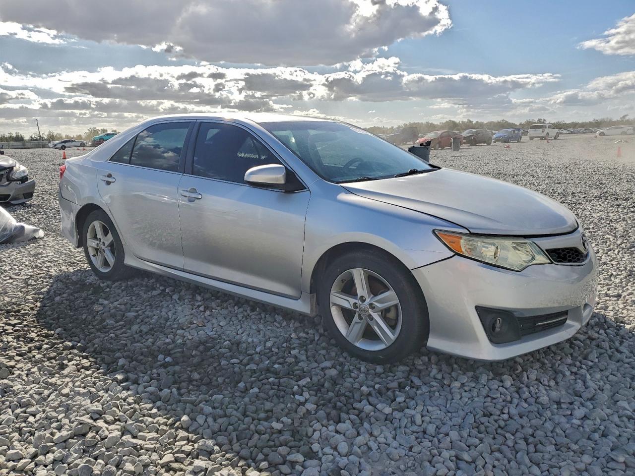 2014 Toyota Camry L - Фото 4