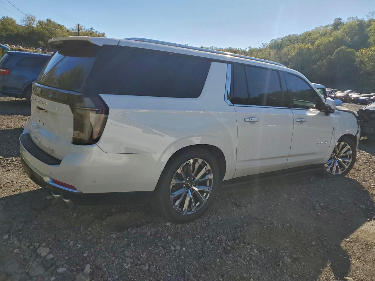 2025 Chevrolet Suburban K1500 High Country - Image 3