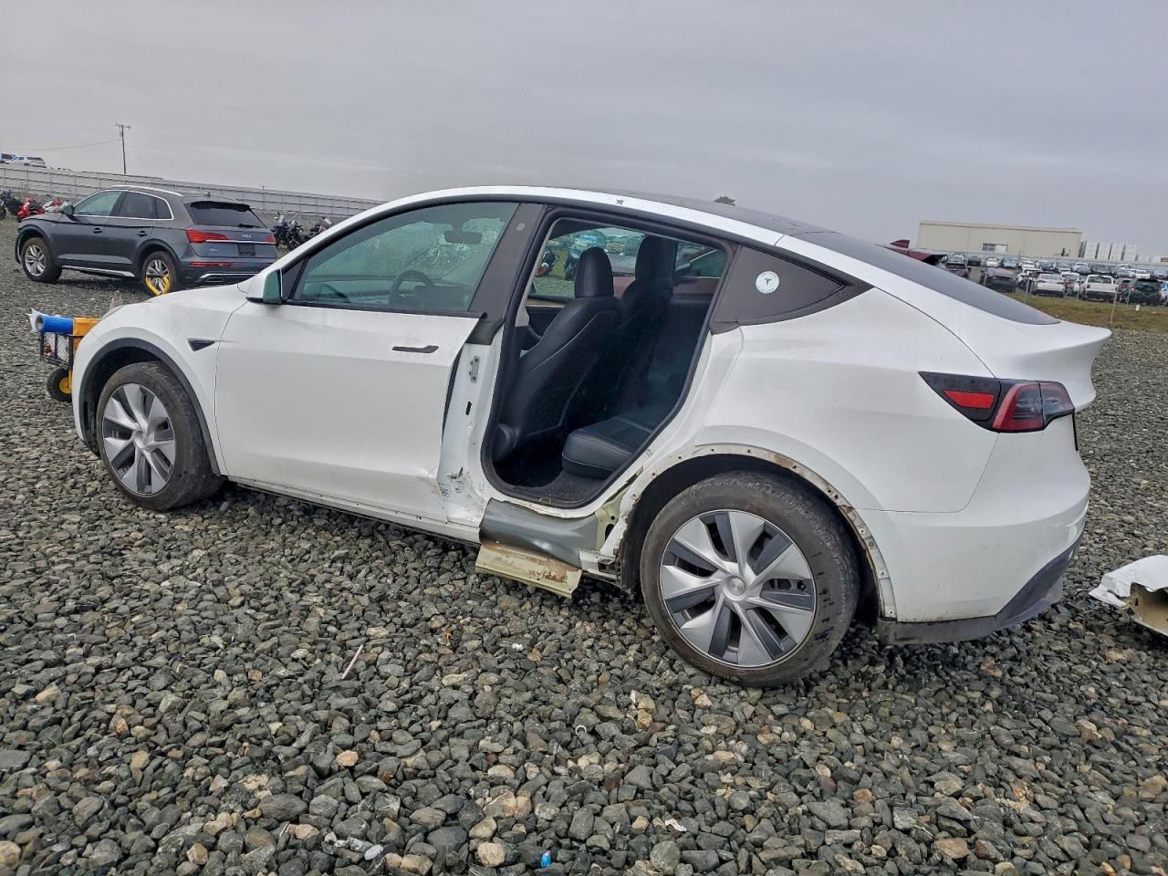 2023 Tesla Model Y - Image 2