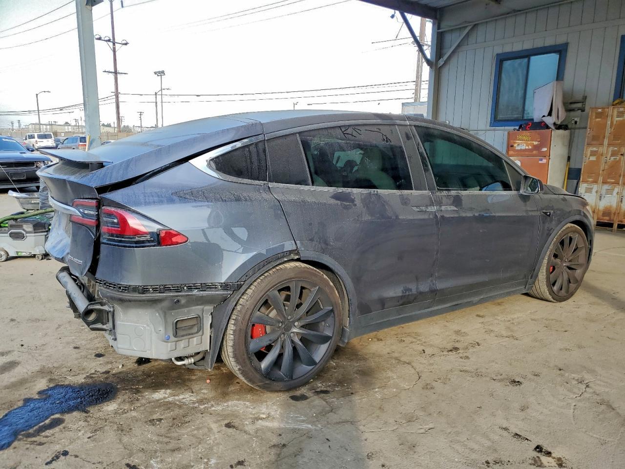 2020 Tesla Model X - Фото 3