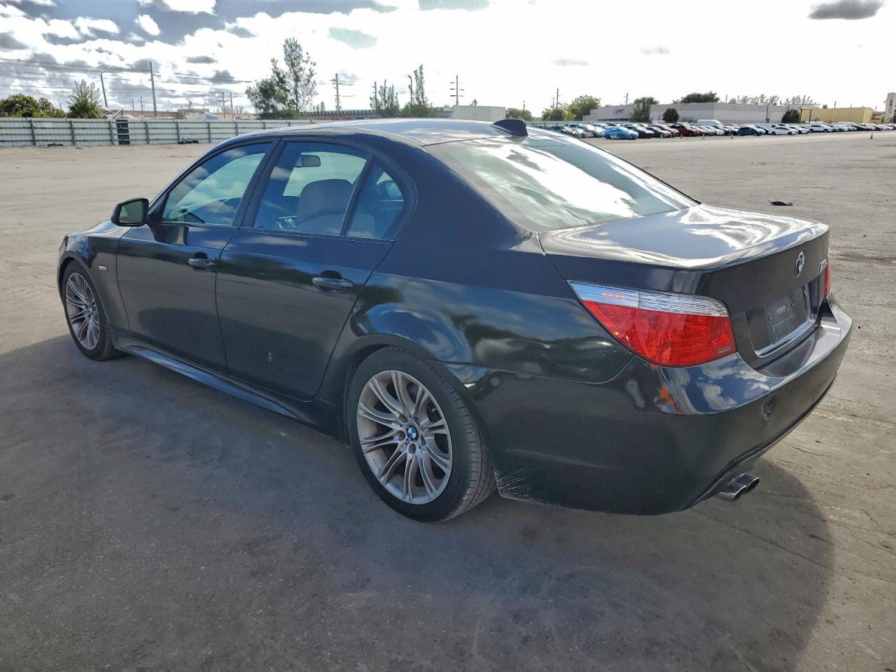 2010 BMW 528 I - Фото 2