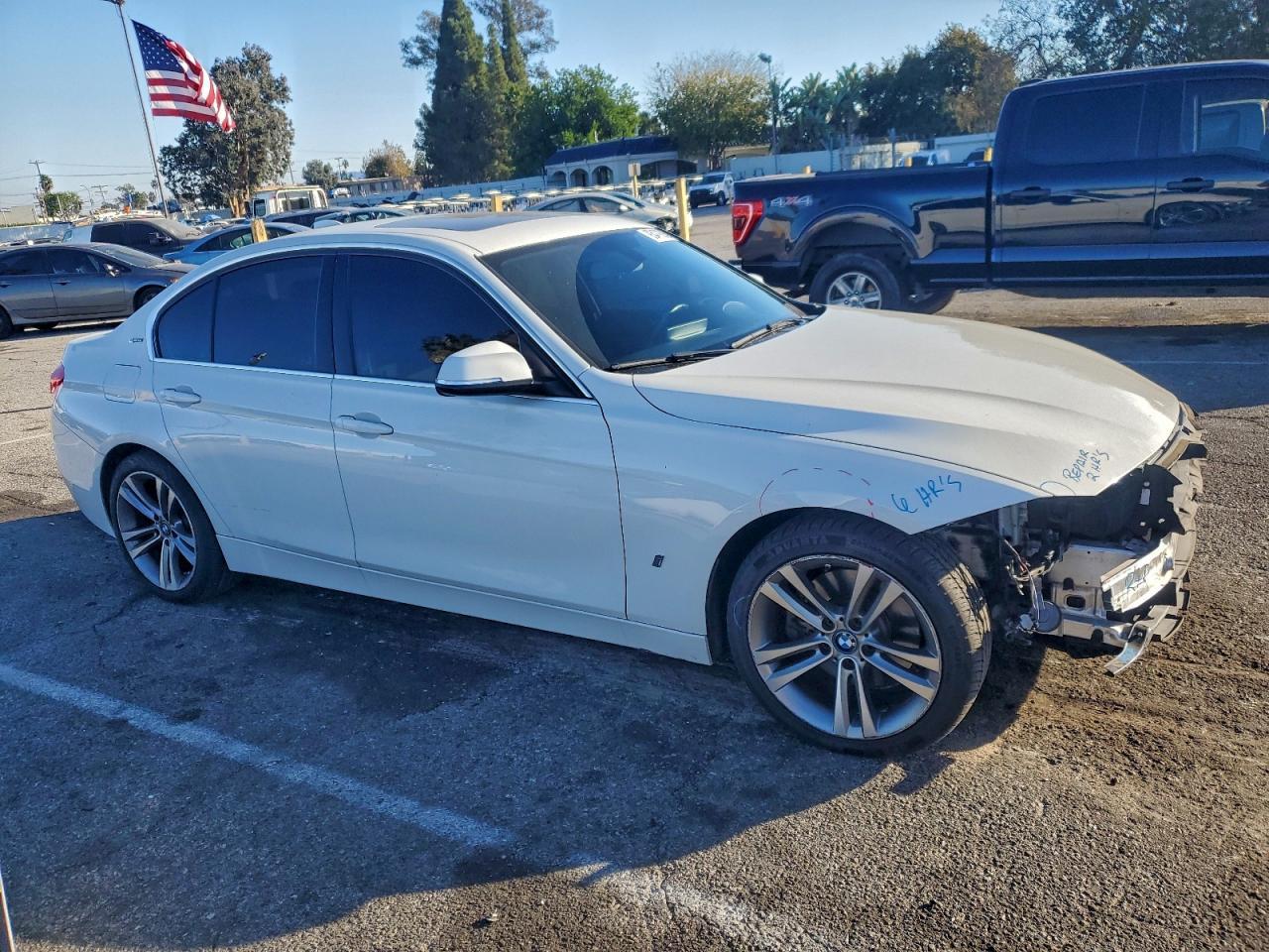 2018 BMW 330E - Фото 4