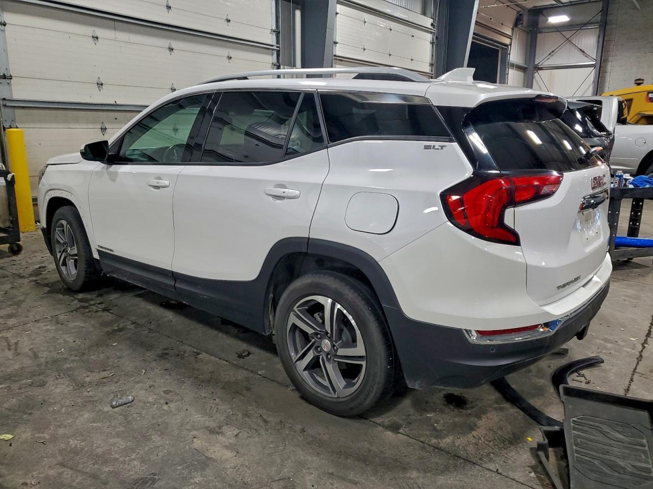2021 GMC Terrain Slt - Image 2