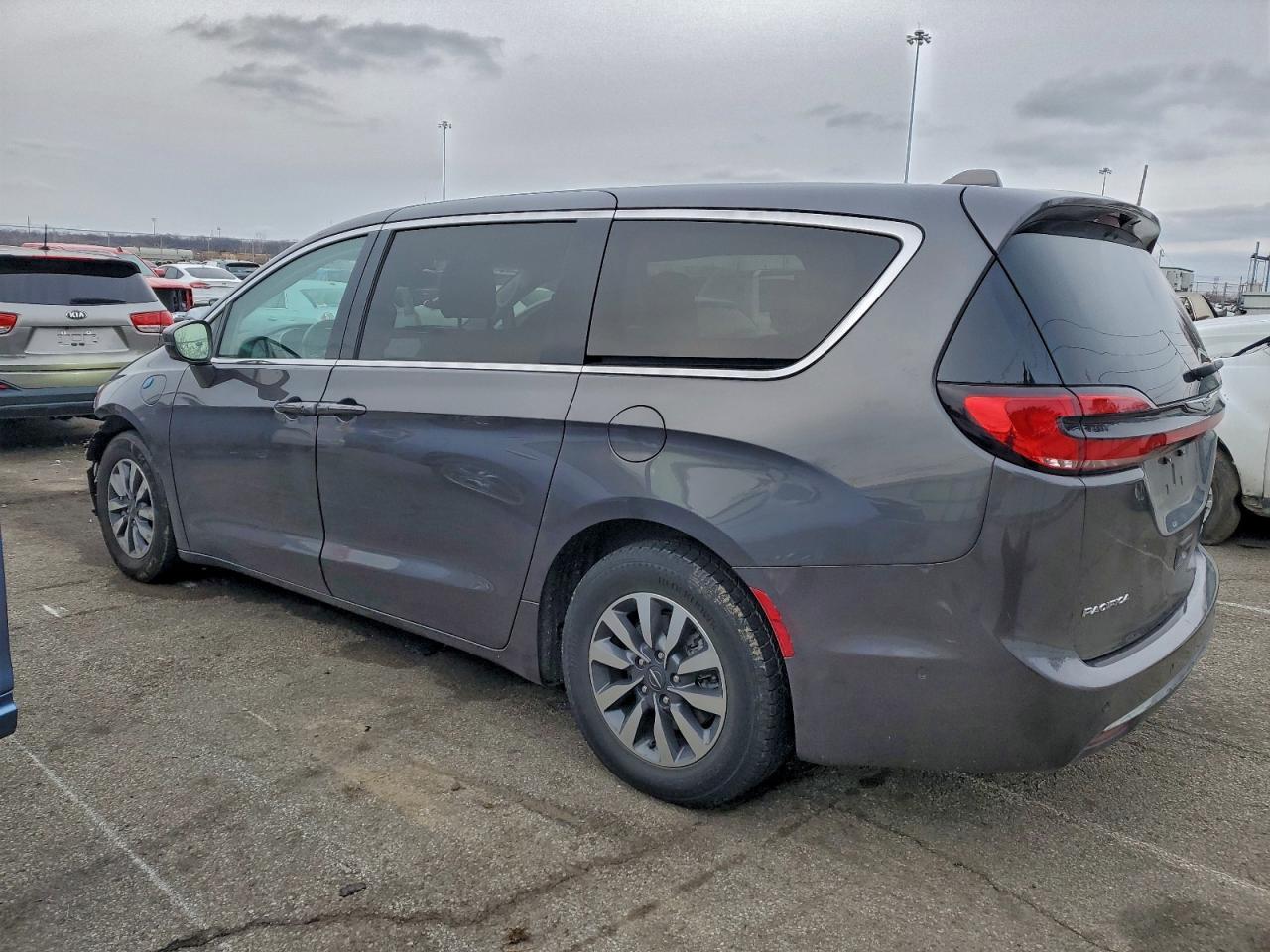 2022 Chrysler Pacifica Hybrid Touring L - Фото 2