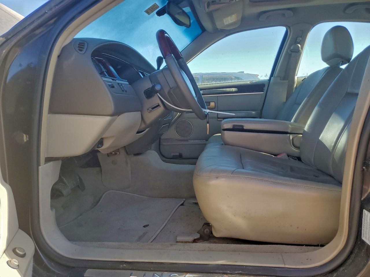 2005 Lincoln Town Car Signature Limited - Фото 7