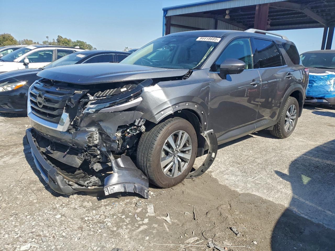 2025 Nissan Pathfinder Sl