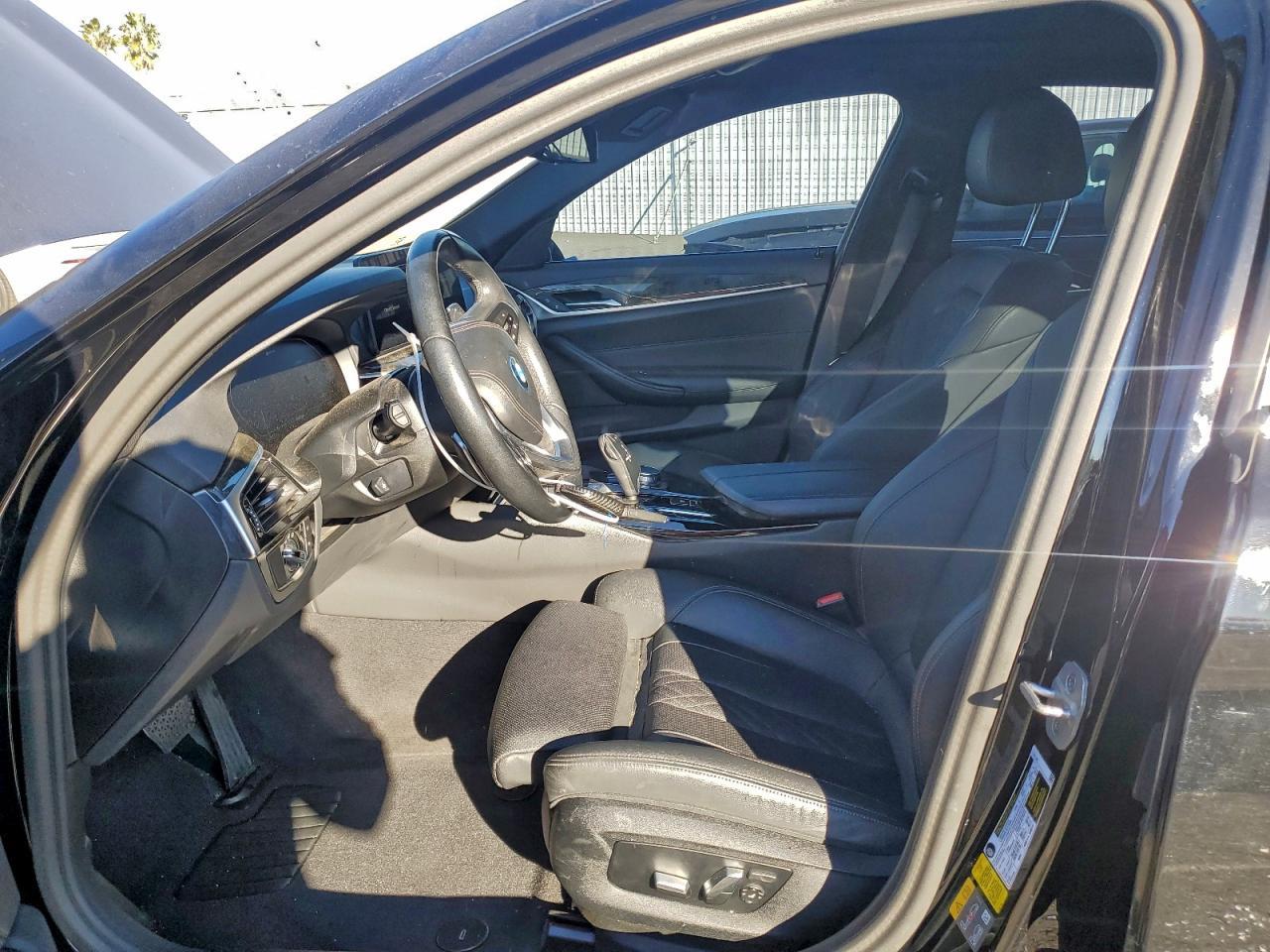 2023 BMW 530E - Фото 7