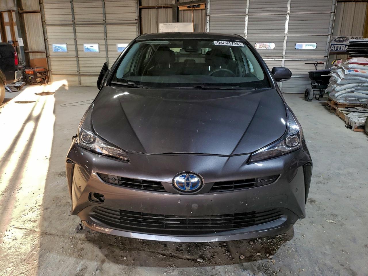 2020 Toyota Prius L - Image 5