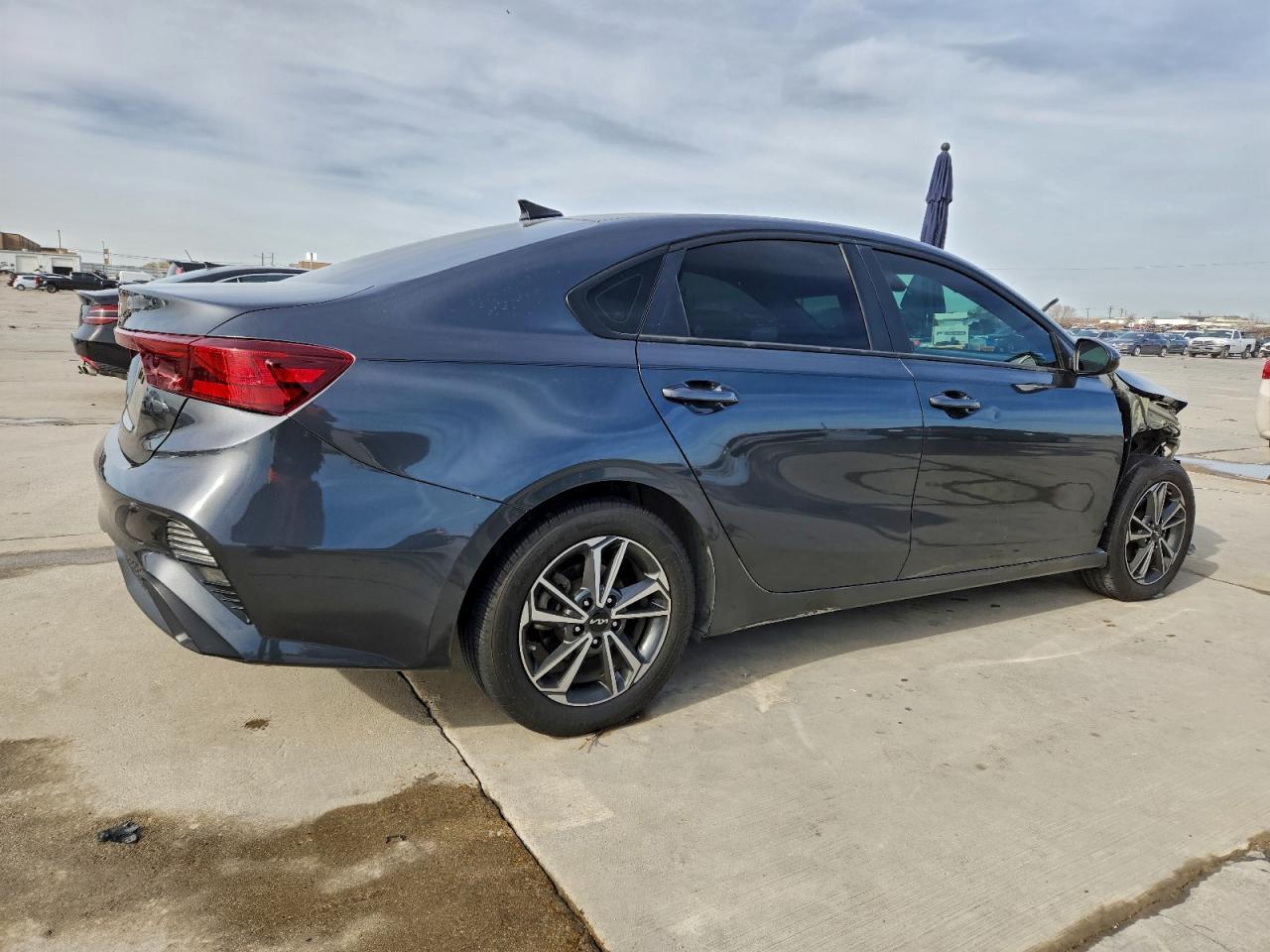 2022 Kia Forte Lxs - Фото 3