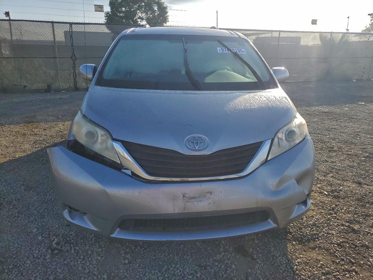 2011 Toyota Sienna Le - Фото 5
