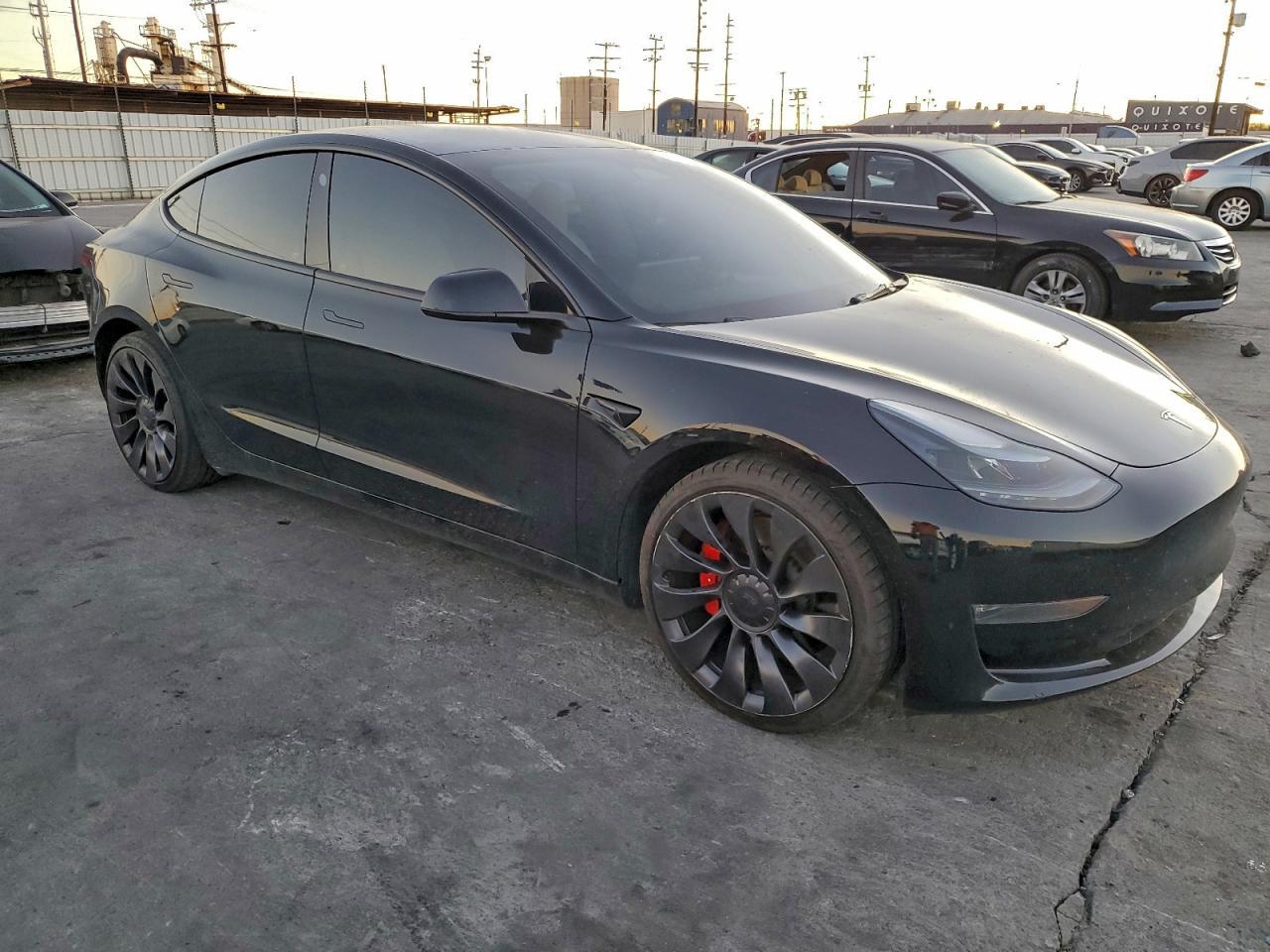 2023 Tesla Model 3 - Фото 4