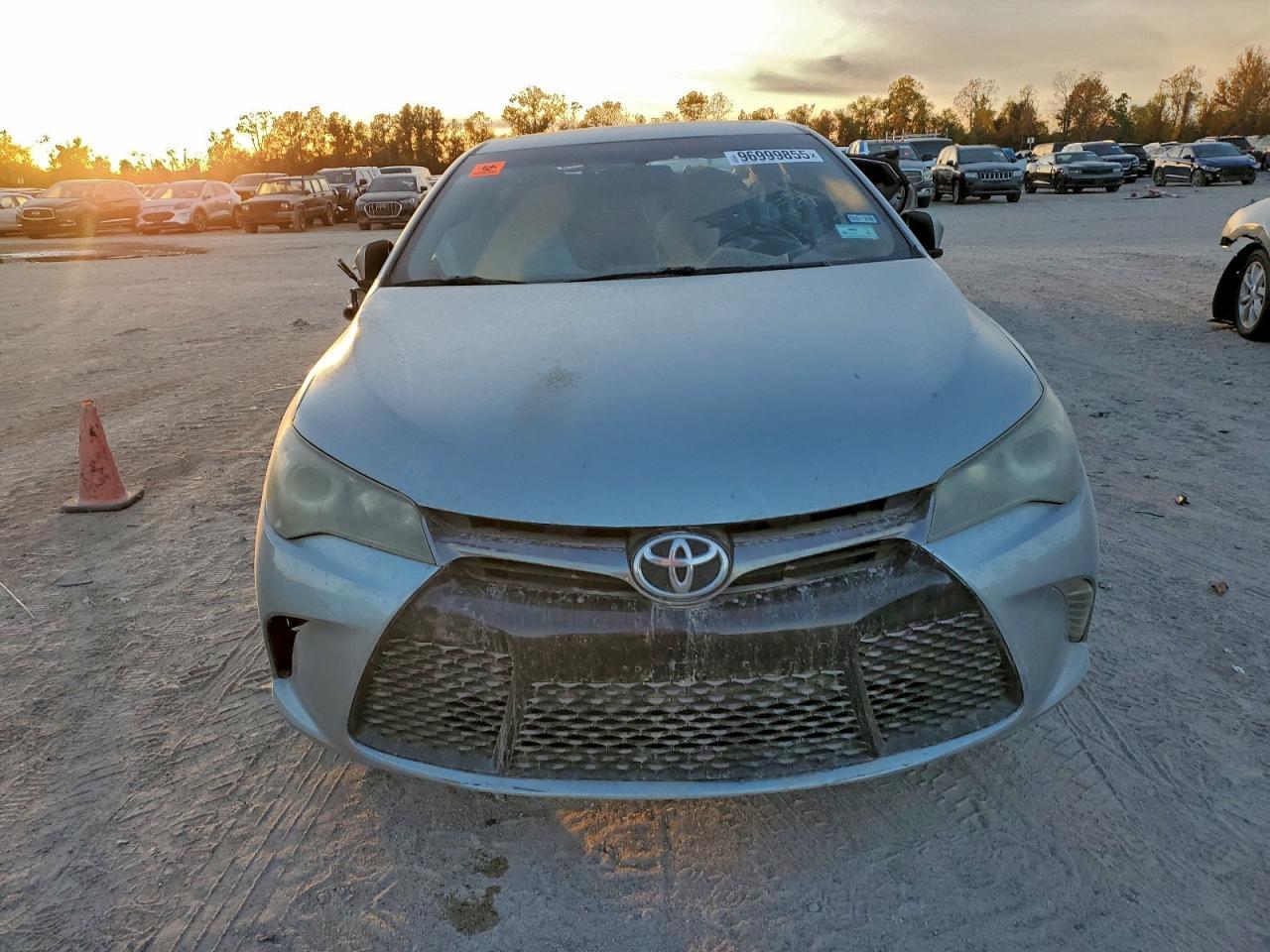 2016 Toyota Camry - Фото 5