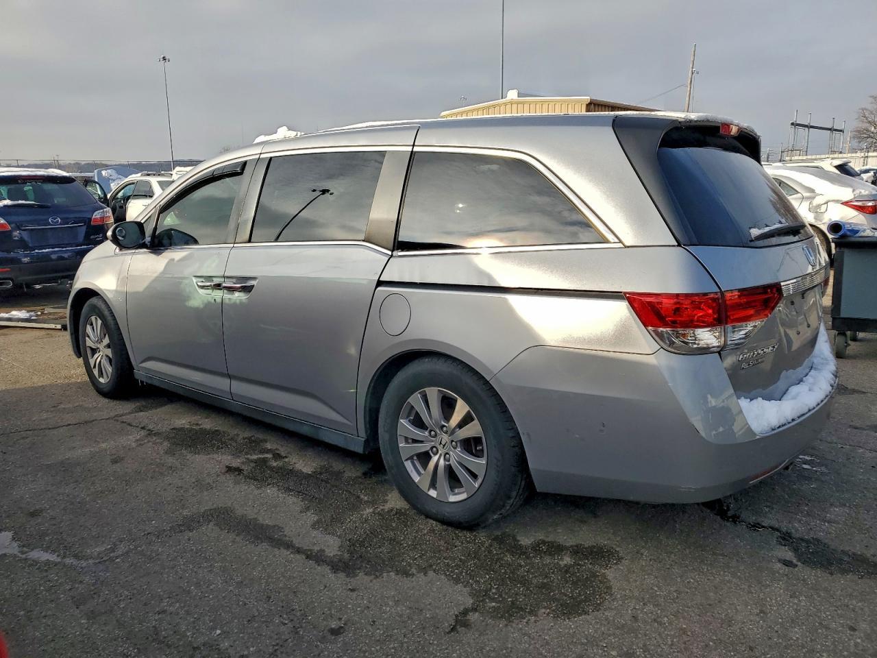2016 Honda Odyssey Se - Image 2