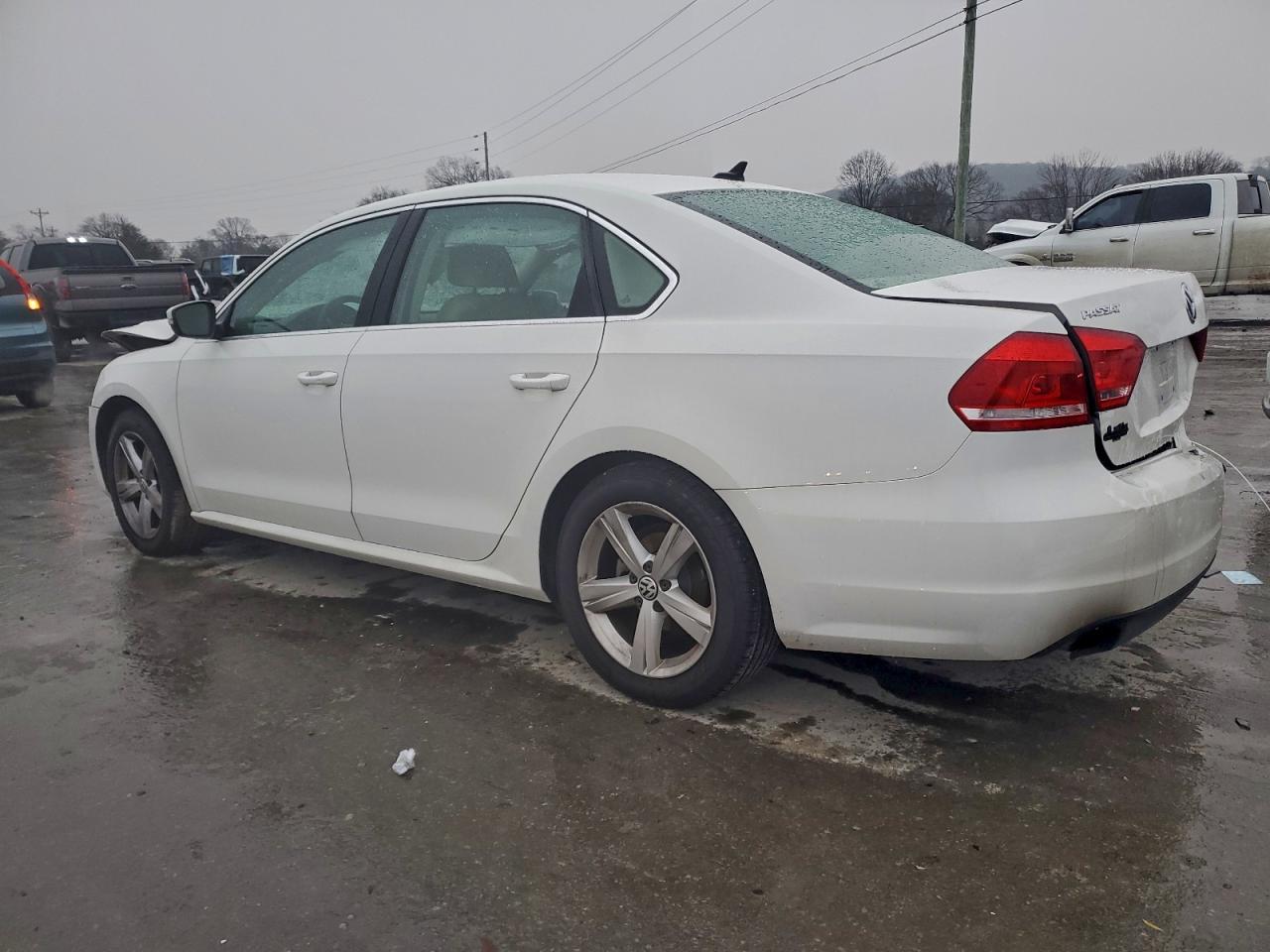 2015 Volkswagen Passat S - Фото 2