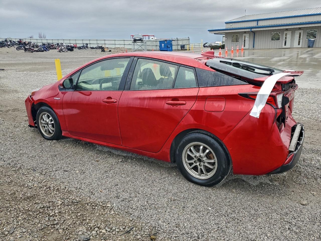 2020 Toyota Prius L - Фото 2