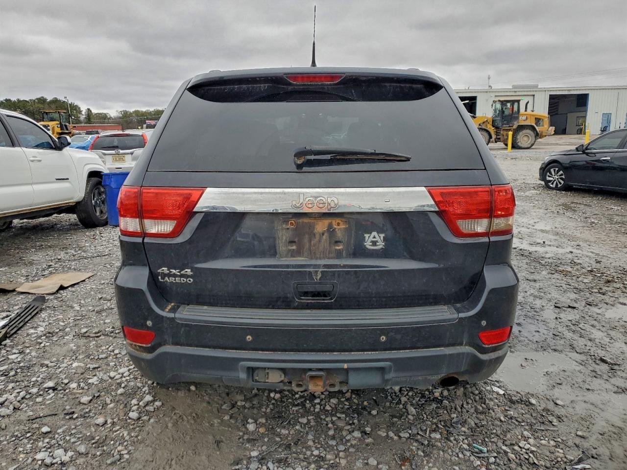 2011 Jeep Grand Cherokee Laredo - Image 6