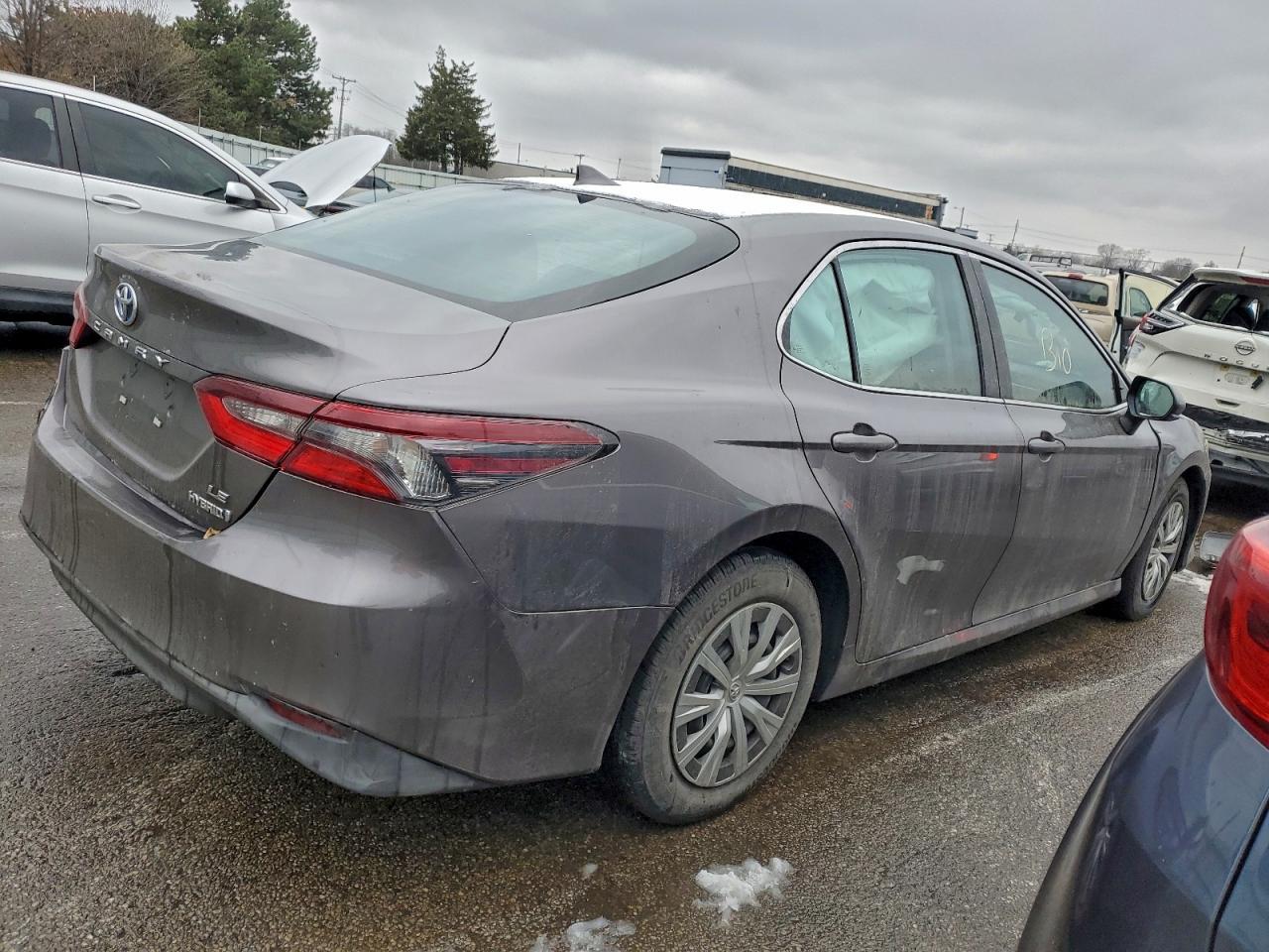 2023 Toyota Camry Le - Фото 3