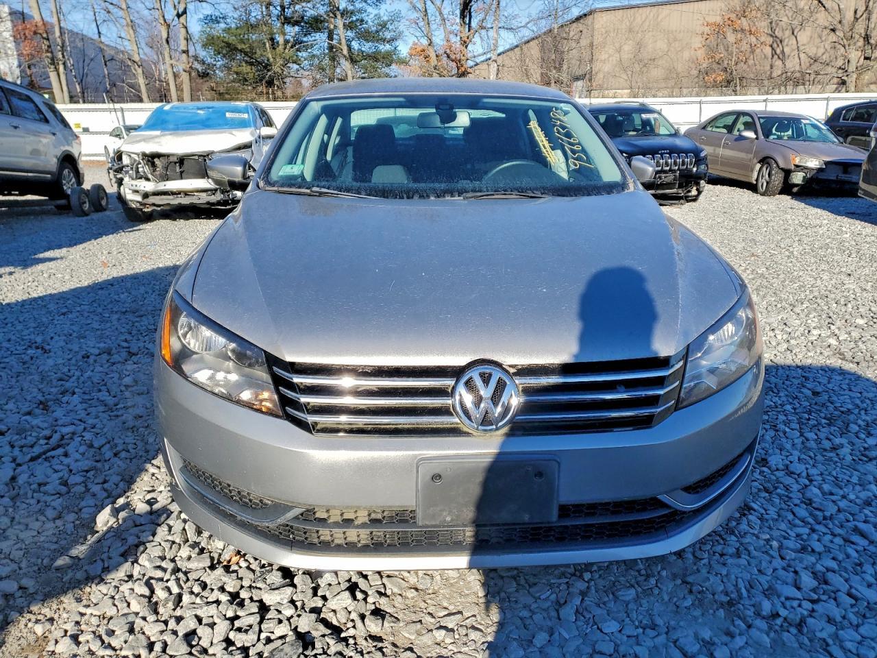 2014 Volkswagen Passat S - Image 5