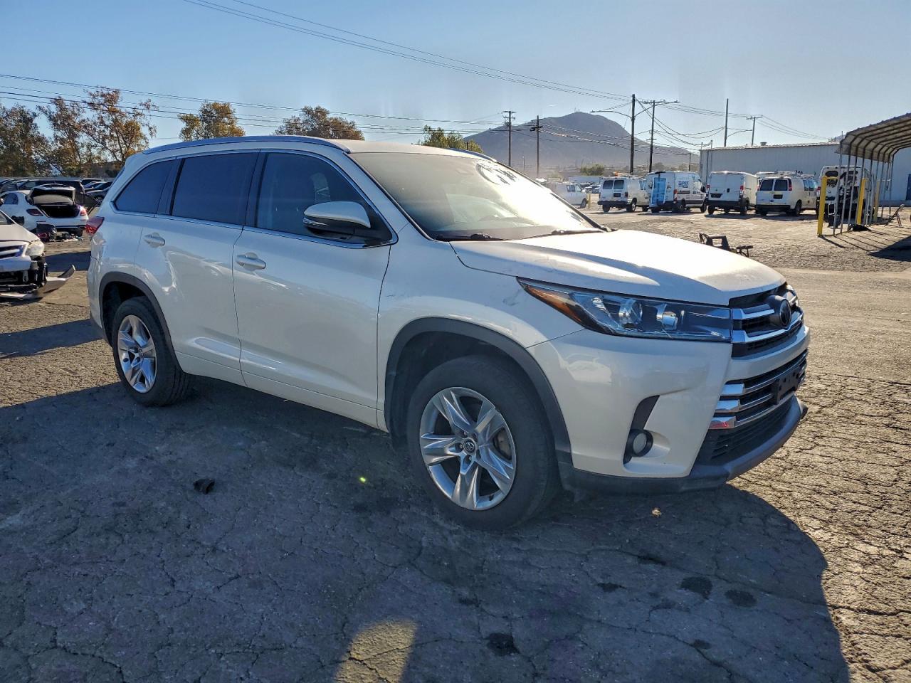 2017 Toyota Highlander Limited - Фото 4