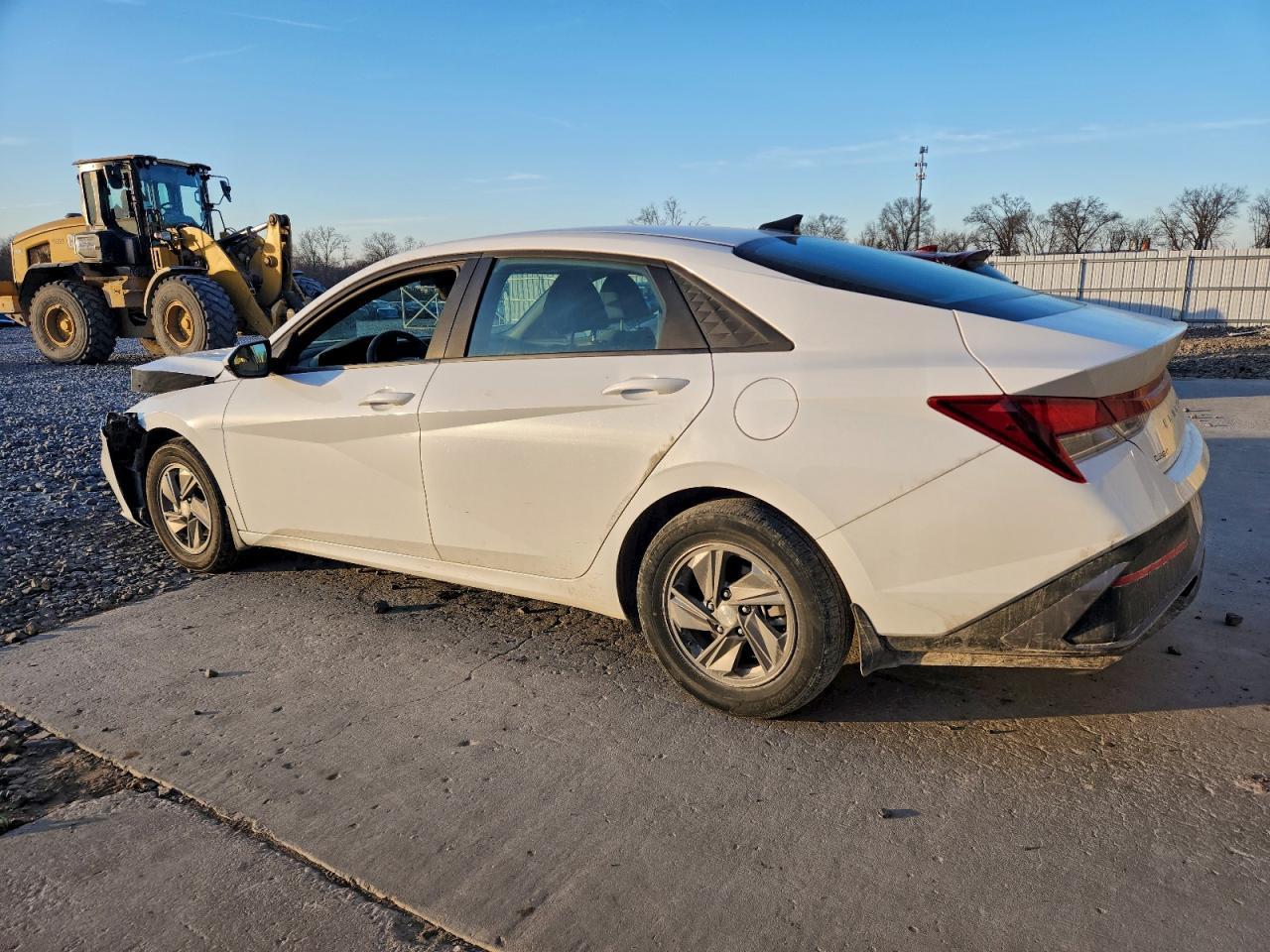 2024 Hyundai Elantra Se - Фото 2