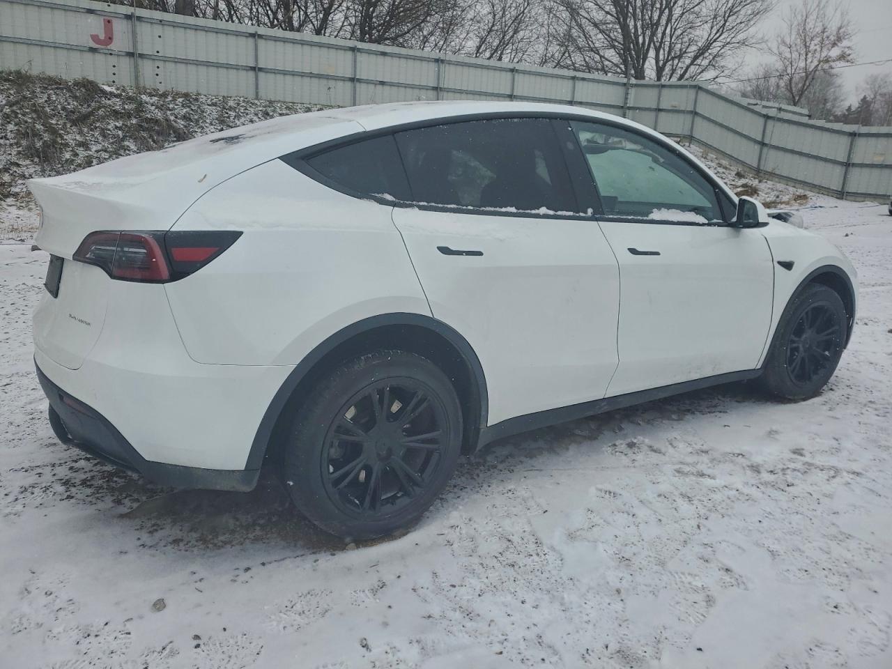 2023 Tesla Model Y - Фото 3
