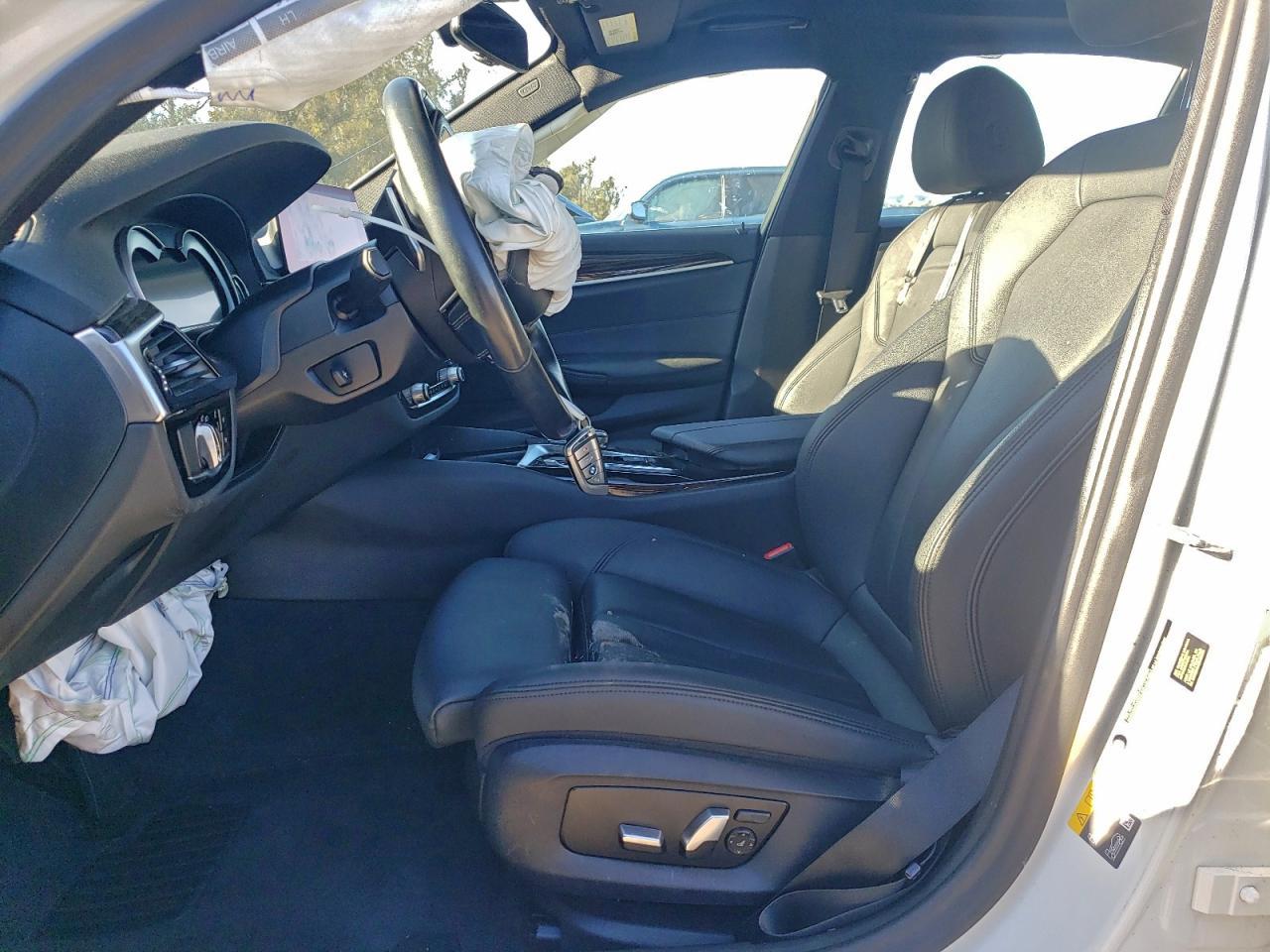 2019 BMW 530E - Фото 7
