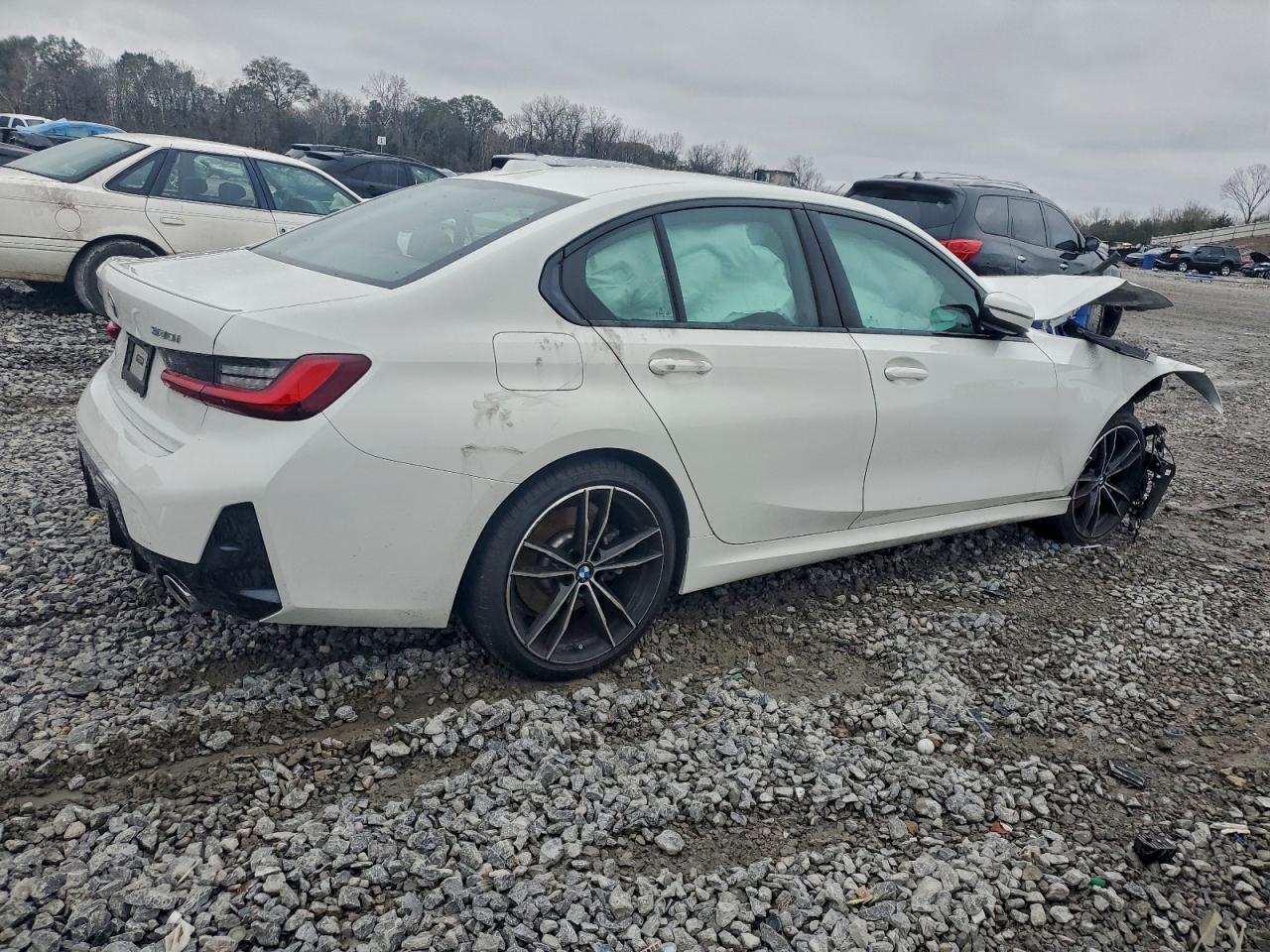 2023 BMW 330I - Фото 3