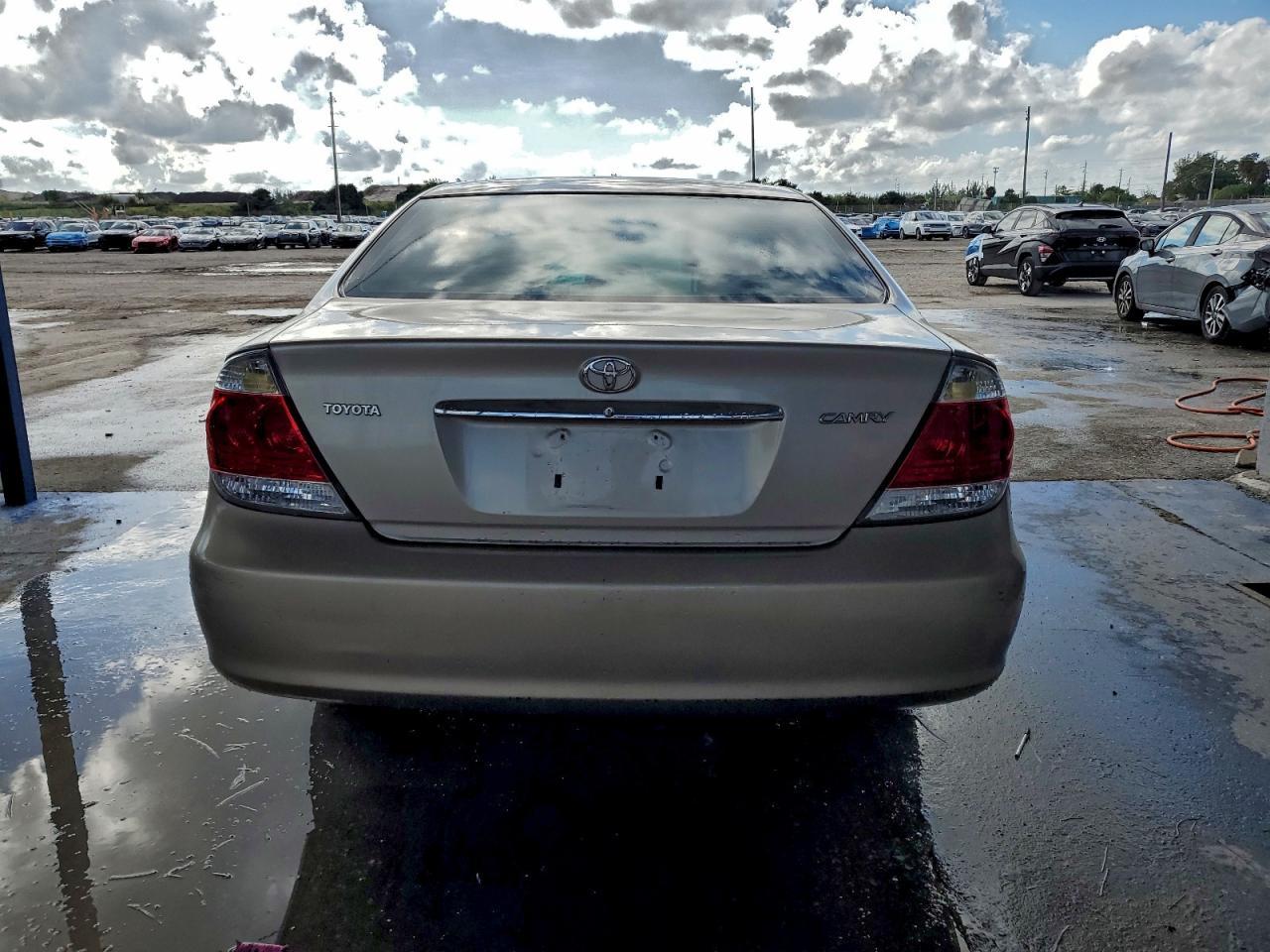 2005 Toyota Camry Le - Image 6