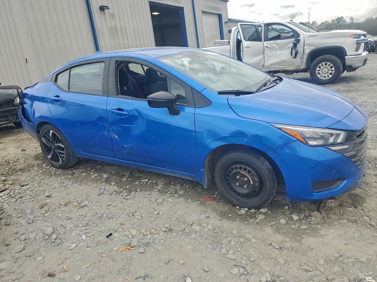 2023 Nissan Versa Sr - Image 4