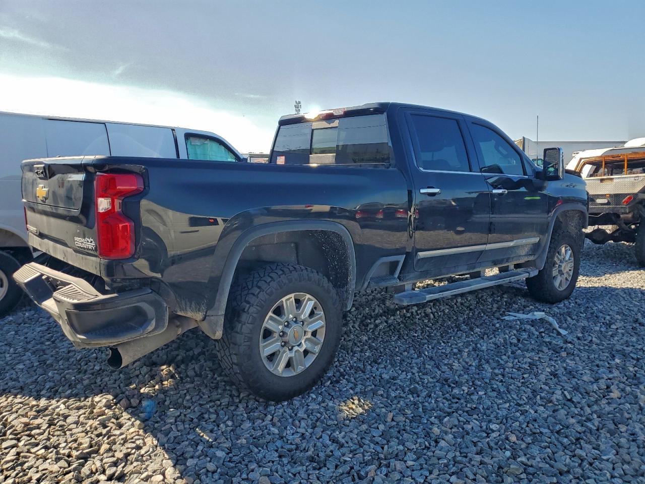 2024 Chevrolet Silverado K2500 High Country - Фото 3