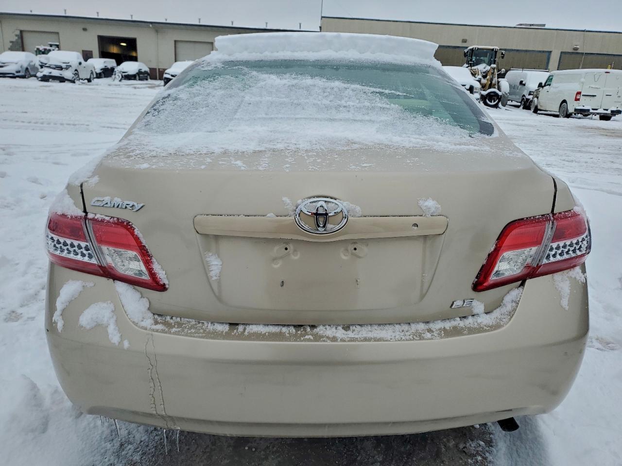 2010 Toyota Camry Base - Фото 6