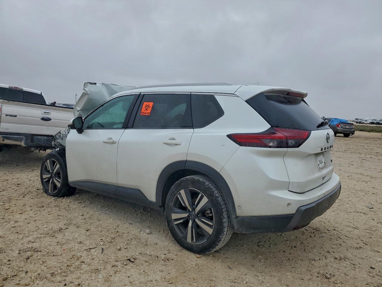 2024 Nissan Rogue Sl - Image 2