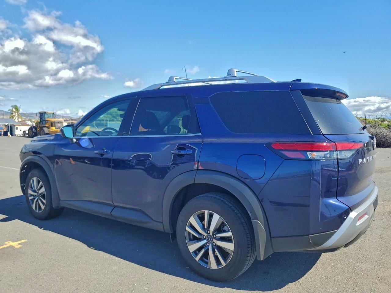2024 Nissan Pathfinder Sl - Image 2