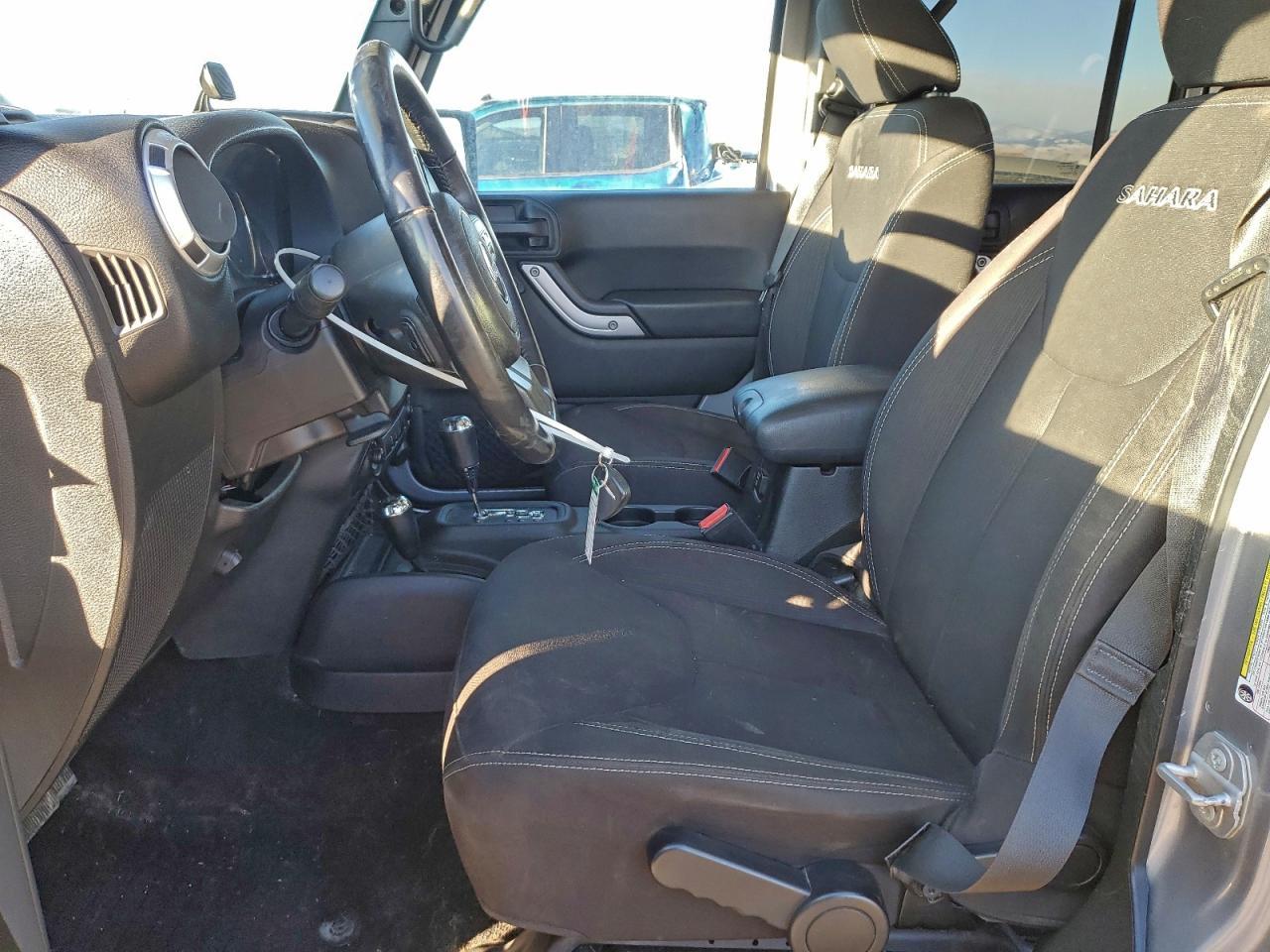 2017 Jeep Wrangler Unlimited Sahara - Image 7