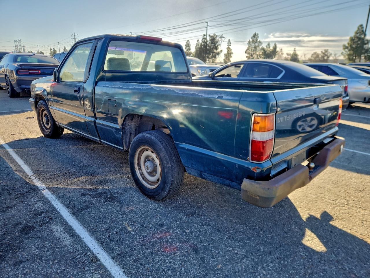 1995 Mitsubishi Mighty Max - Фото 2