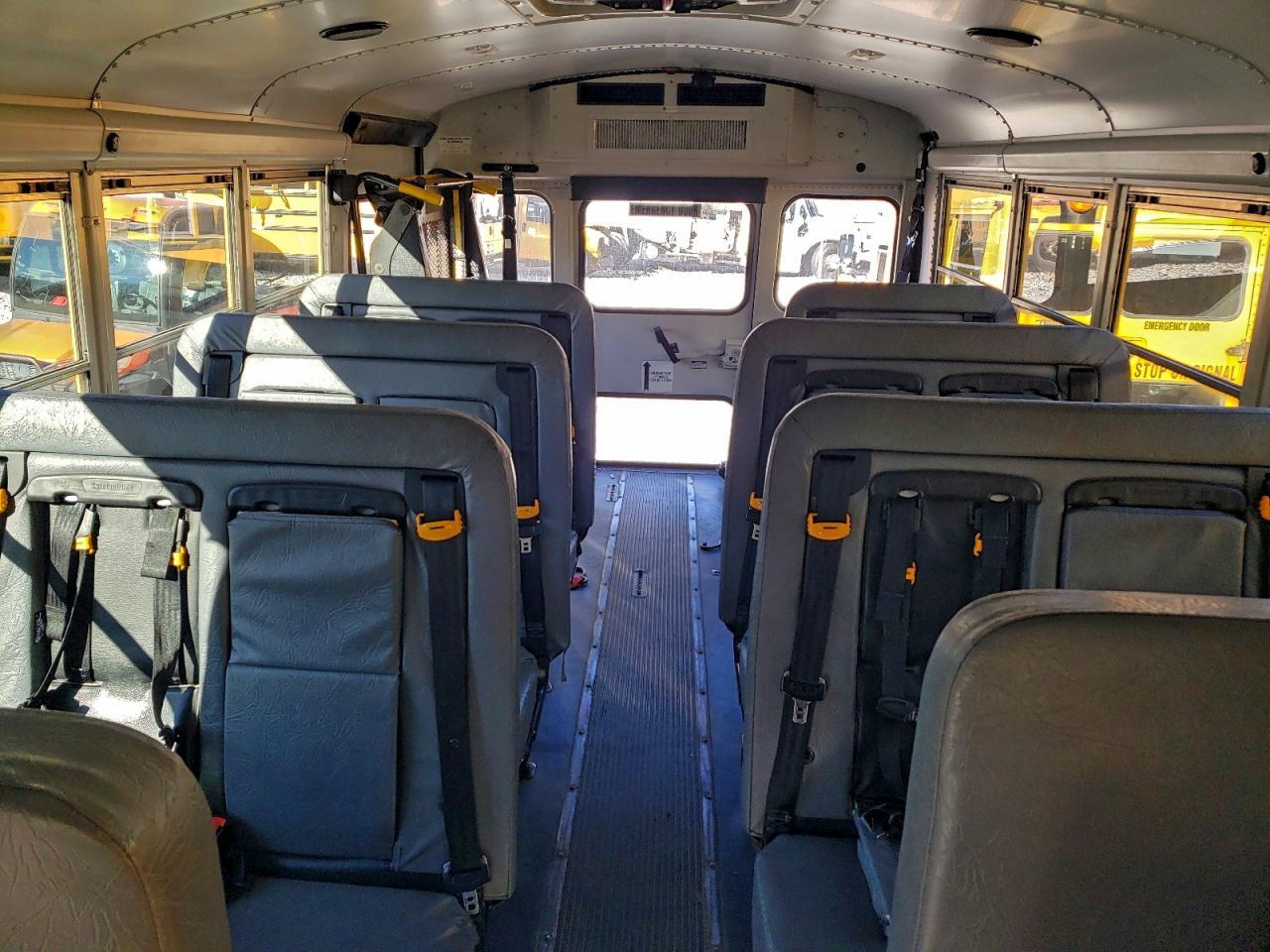 2012 Chevrolet Express School Bus - Фото 6