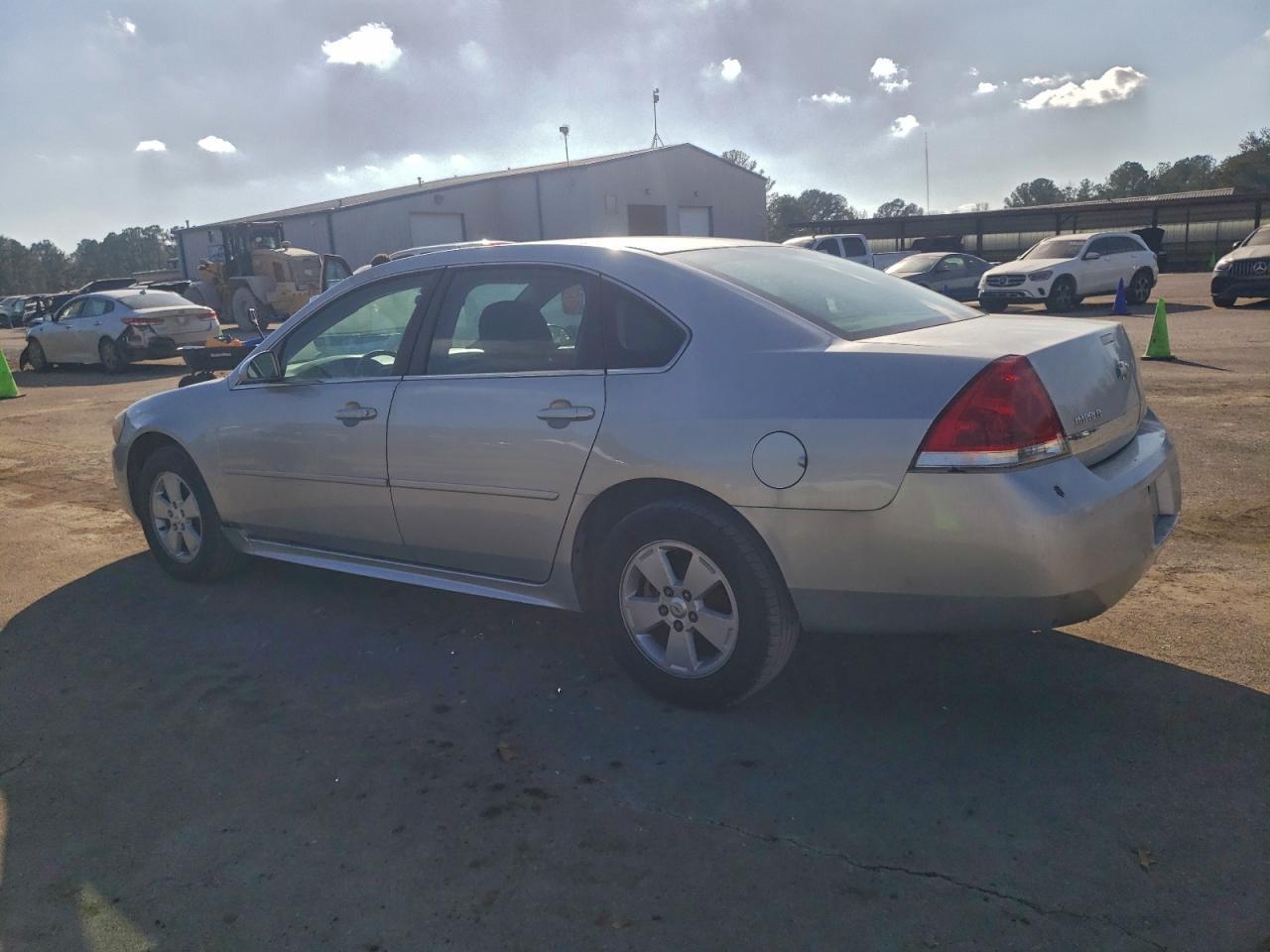2011 Chevrolet Impala Ls - Фото 2