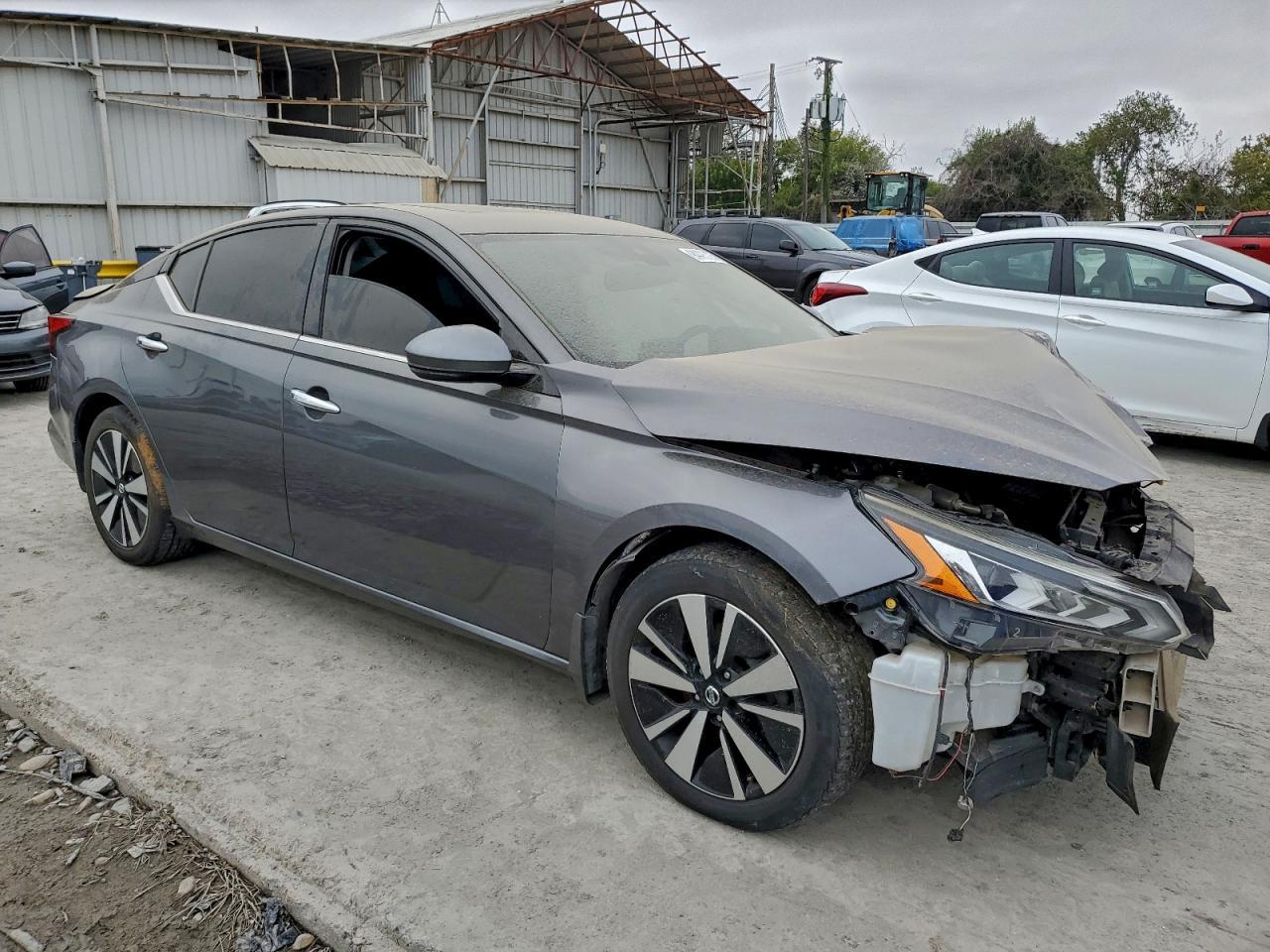 2019 Nissan Altima Sl - Image 4