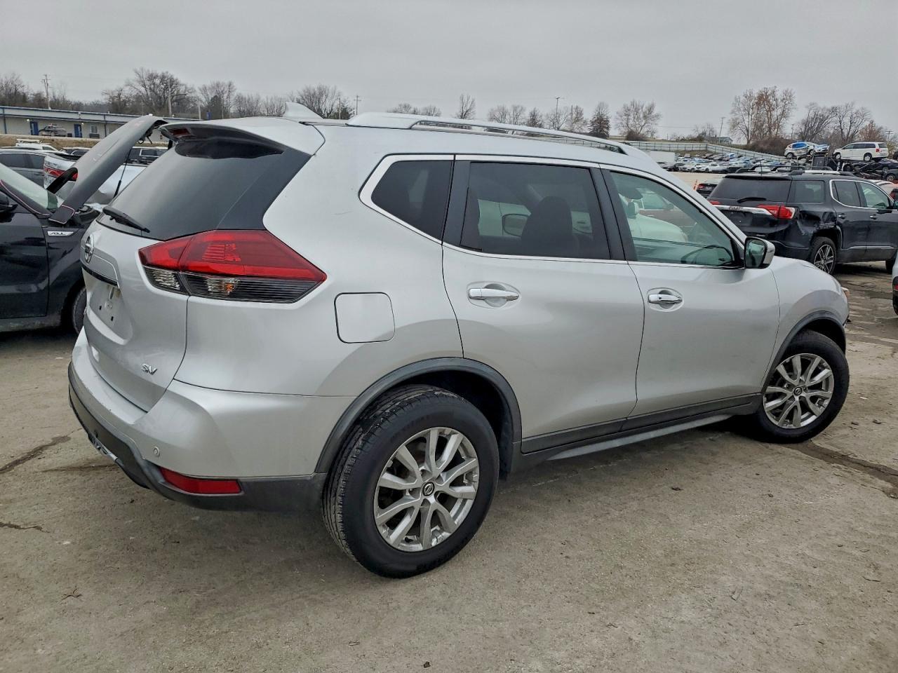 2019 Nissan Rogue S - Фото 3
