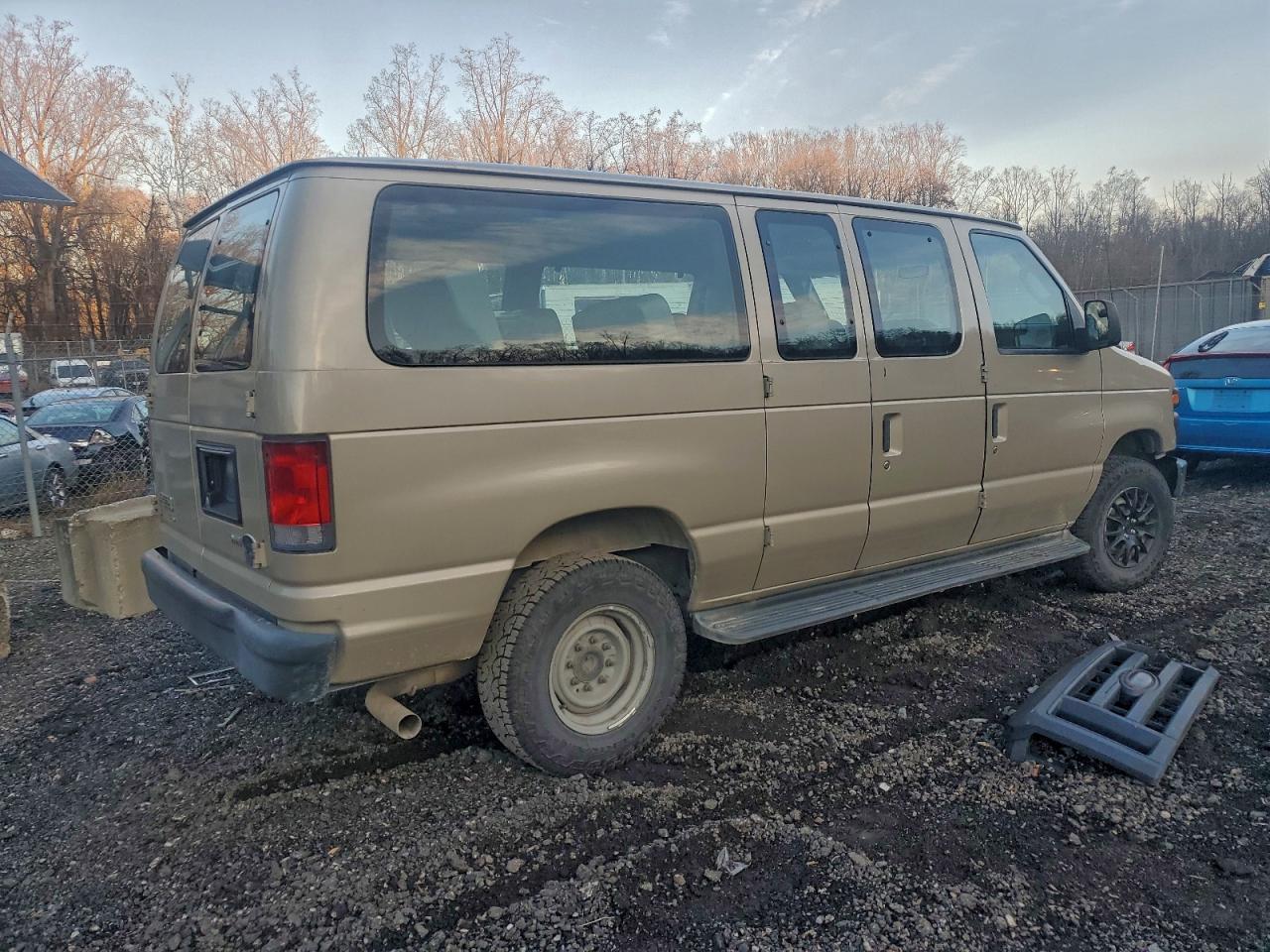 2014 Ford Econoline E250 Van - Image 3