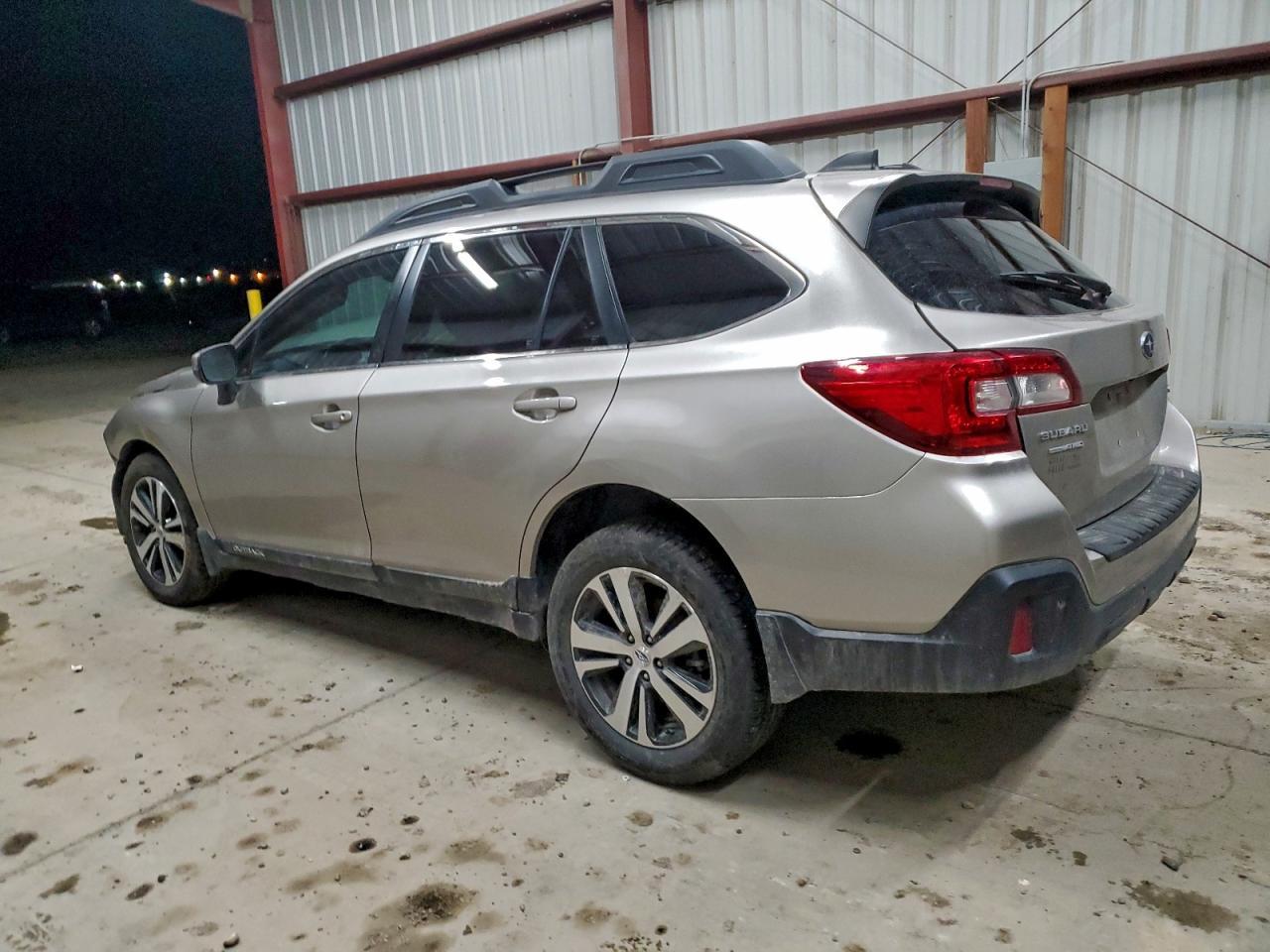 2019 Subaru Outback 2.5I Limited - Image 2