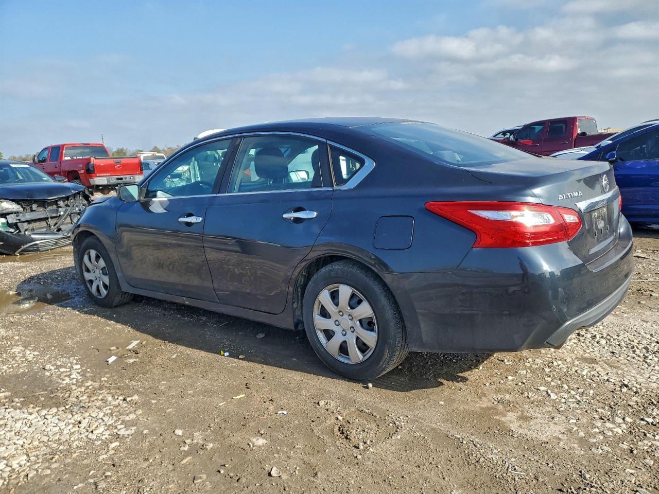 2016 Niss Altima - Image 2