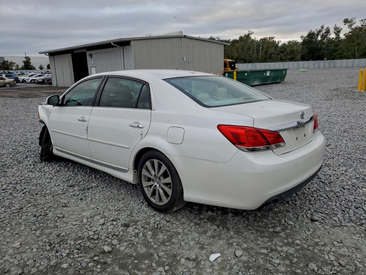 2012 Toyota Avalon Limited - Image 2