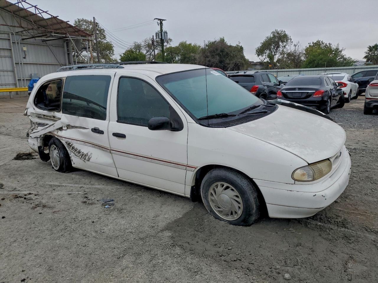 1995 Ford Windstar Wagon - Image 4