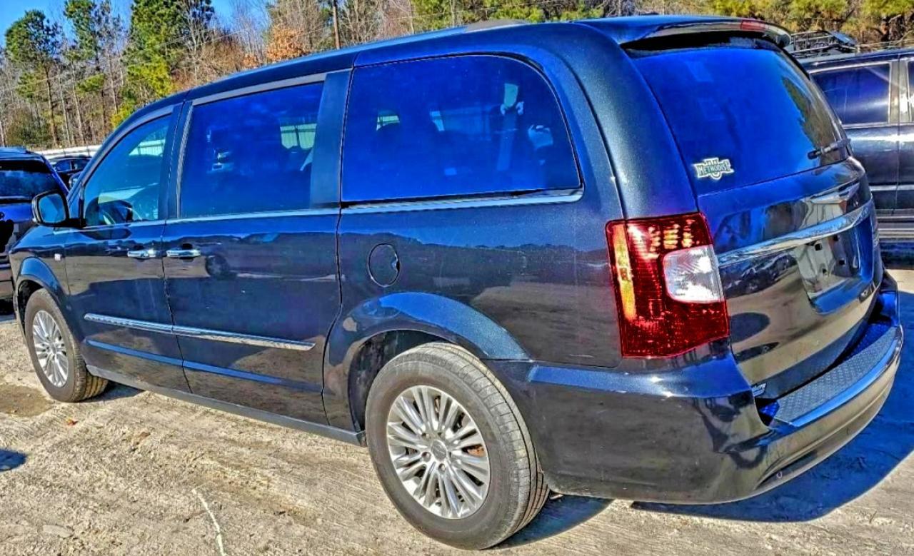 2014 Chrysler Town & Country Touring L - Фото 2