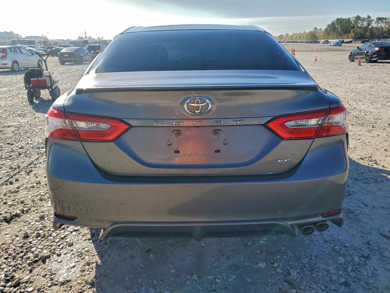 2018 Toyota Camry L - Фото 6